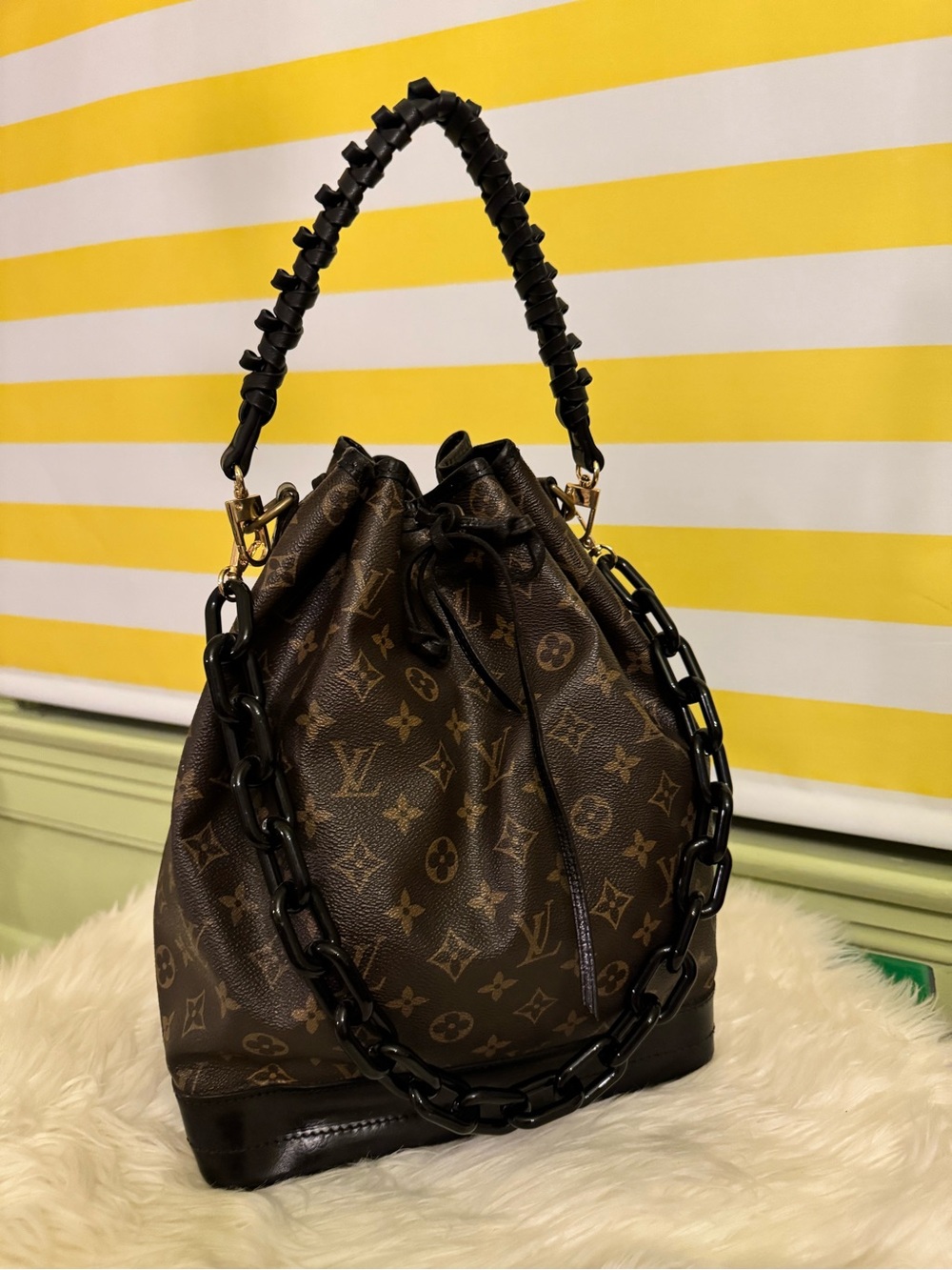 Louis Vuitton Vintage 1988 Rare Iconic Noé
Champagne Bucket Bag LV Monogram